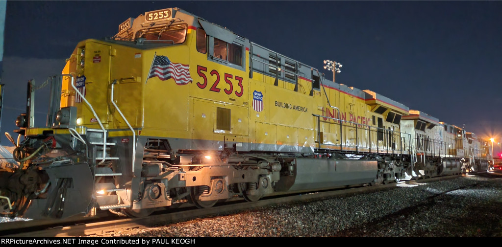 Just The Ambient Light  Brings Out The Newly Repainted UP 5253's UP Paint Scheme.